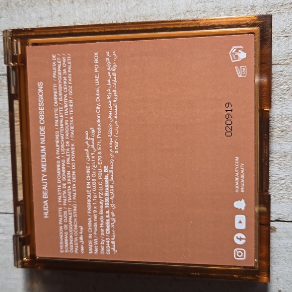 Huda Beauty Nude Obsessions - Picture 2 of 3